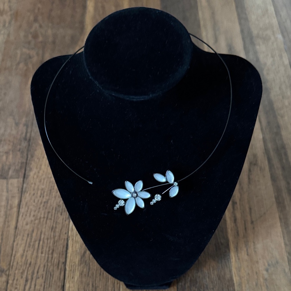 Skalli Of Paris Choker Necklace.